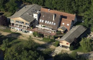 bâtiment d'hébergement du CPA Lathus