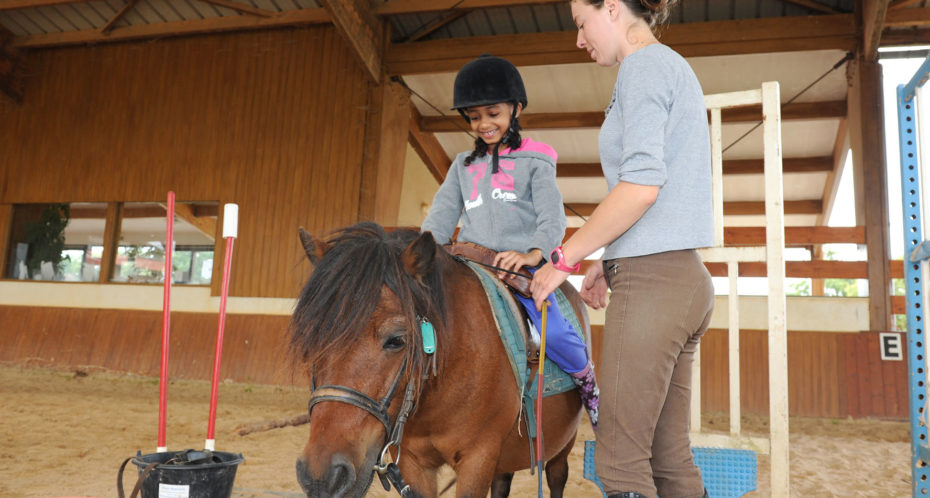 Centre de formation BPJEPS avec monitrice avec élève à cheval